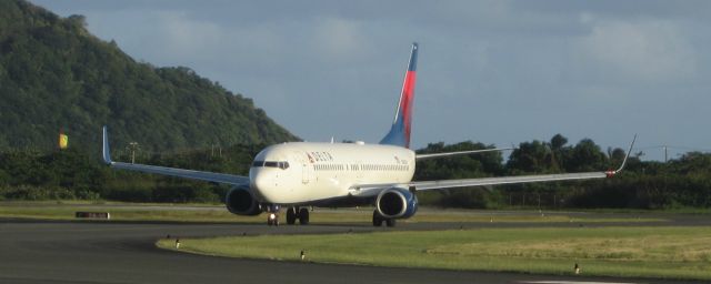 Boeing 737-800 (N389DA)