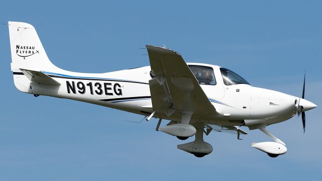 Cirrus SR-20 (N913EG)