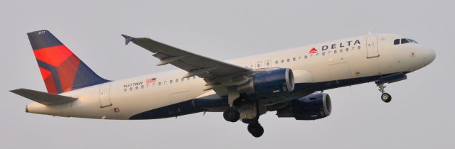 Airbus A320 (N377NW)