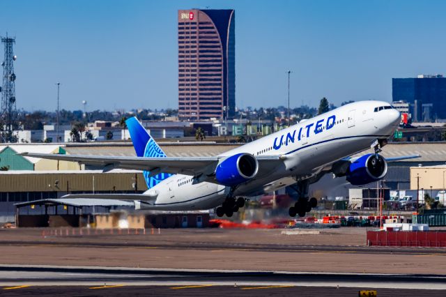 Boeing 777-200 (N777UA) - A United Airlines 777-200 taking off from PHX on 2/10/23 during the Super Bowl rush. Taken with a Canon R7 and Tamron 70-200 G2 lens.