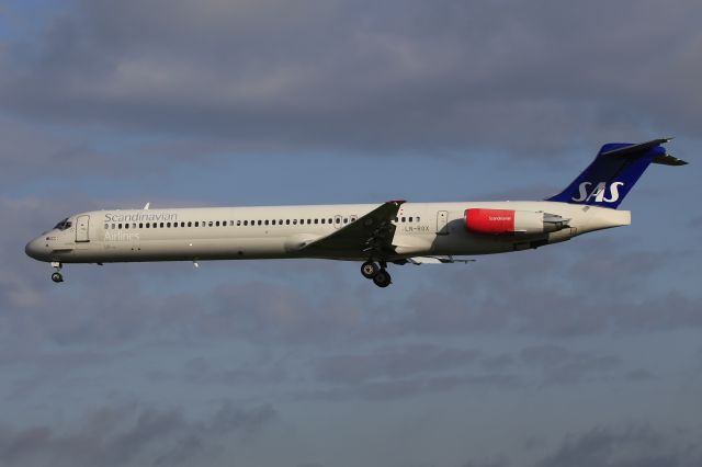 McDonnell Douglas MD-82 (LN-ROX)