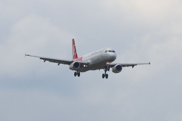 Airbus A321 (TC-JRF)