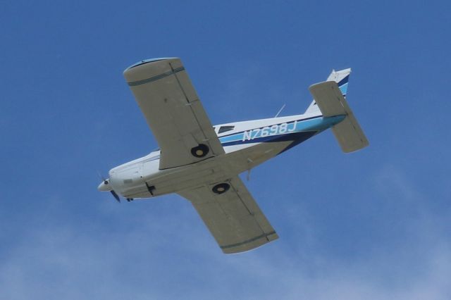 Piper Cherokee (N7698J)