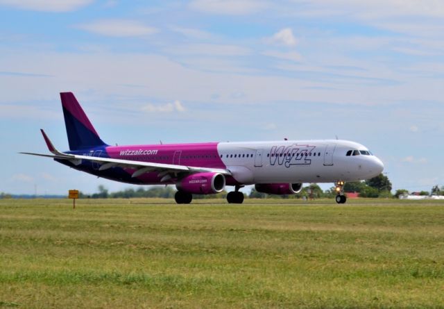 Airbus A321 (HA-LXS) - EPLB