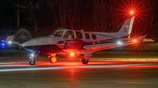 Beechcraft Baron (58) (N219GM) - N219GM awaiting its IFR clearance from Potomac at College Park Airport