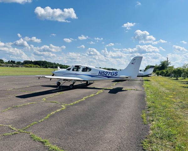 Cirrus SR-20 (N527GS)