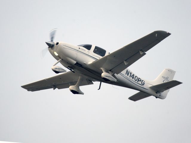 Cirrus SR-20 (N140PG)