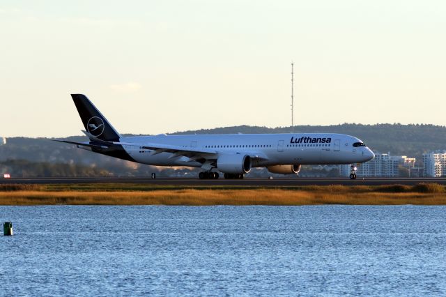 Airbus A350-900 (D-AIXF) - Sub for A380 on Munich flight.