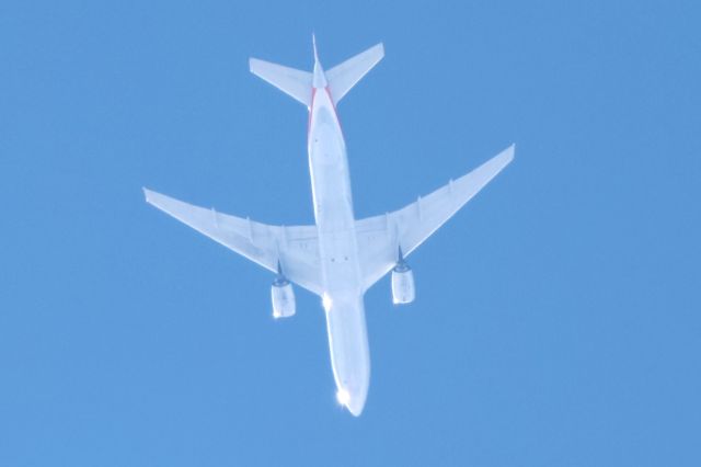 Boeing 777-200 (N793AN) - N793AN Boeing B-777 223 ER. American Airlines AA717 De Munich MUC. Vers Charlotte CLT Altitude 11582 Mètres. Vitesse 848 KM/H. Survolant la ville de Lavaltrie QC. Le 26-03-2025 à 12:55.