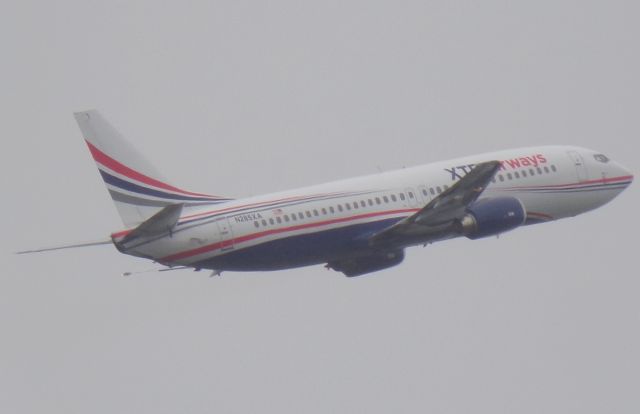 BOEING 737-400 (N285XA)