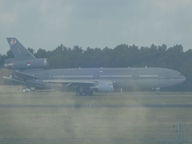 McDonnell Douglas DC-10 (T235) - Donderdag 23 juli op vliegveld Eindhoven net voor de start.