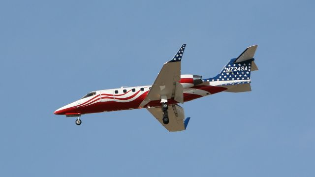 Learjet 31 (N724SA) - Beautiful Lear 31A on final to RWY17. Jan 13, 2021