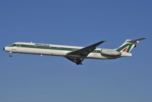 McDonnell Douglas MD-82 (I-DATB) - Alitalia at Brussels - 2005-01-16.