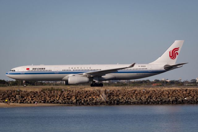 Airbus A330-300 (B-8689)