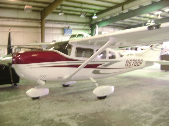 Cessna Skylane (N678BP)