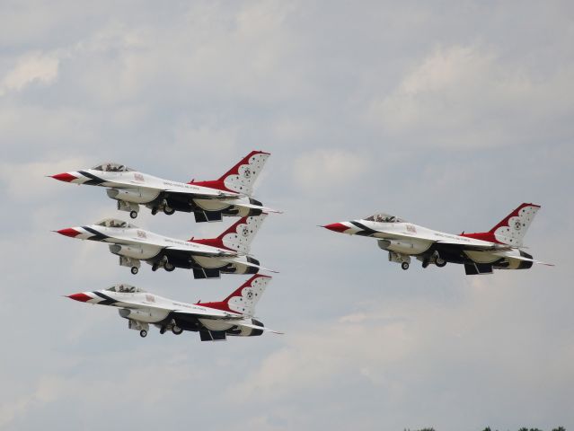 Lockheed F-16 Fighting Falcon —