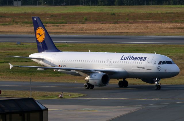 Airbus A320 (D-AIPE)