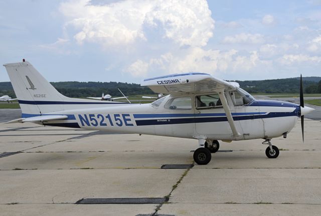 Cessna Skyhawk (N5215E) - Seen at KFDK on 8/20/2009.      a href=http://discussions.flightaware.com/profile.php?mode=viewprofile&u=269247  Profile/a