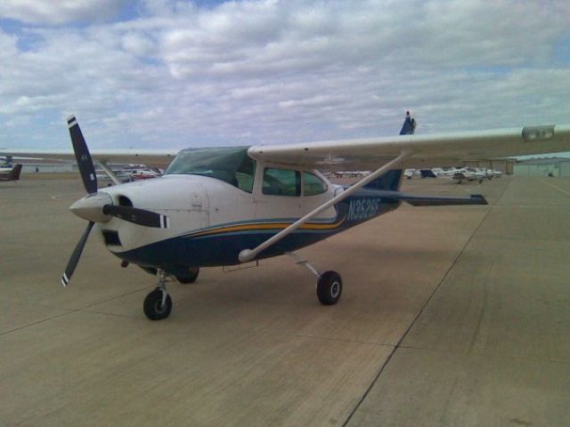 Cessna Skylane (N3526F)