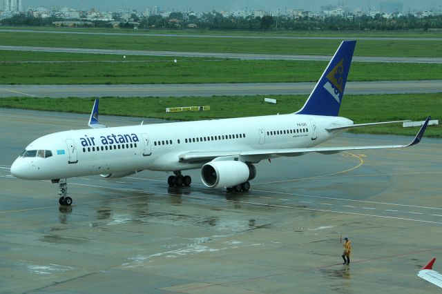 Boeing 757-200 (P4-GAS)