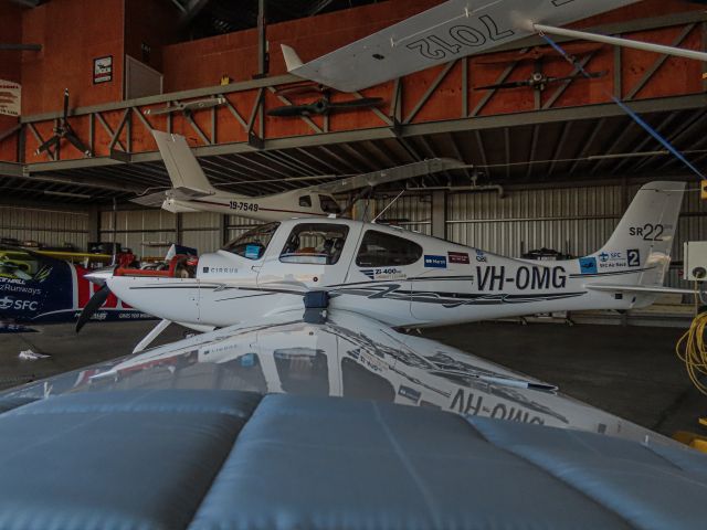 Cirrus SR-22 (VH-OMG)