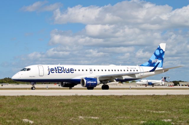 Embraer ERJ-190 (N317JB)