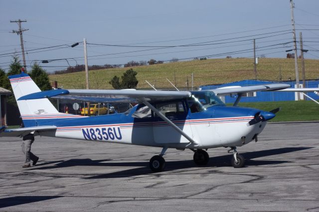 Cessna Skyhawk (N8356U)