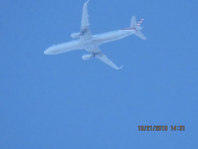 Airbus A321 (N158AN)