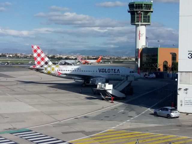Airbus A319 (EC-MUY) - Volotea A310-111 cn2050 20241115