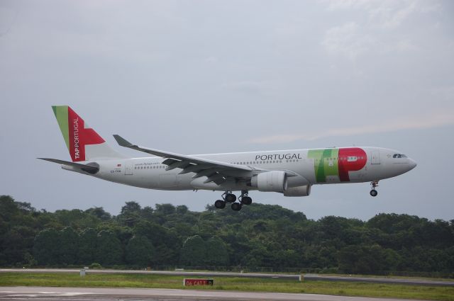 Airbus A330-200 (CS-TOG)