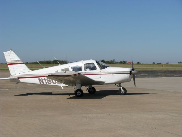 Piper Cherokee (N180LR)