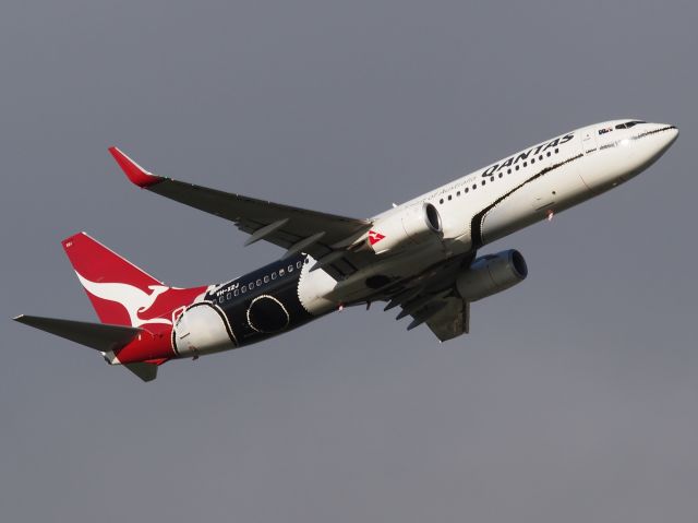 Boeing 737-700 (VH-XZJ) - Taking off from runway 23, Adelaide International Airport. Photo taken from Tapleys Hill Road viewing area.