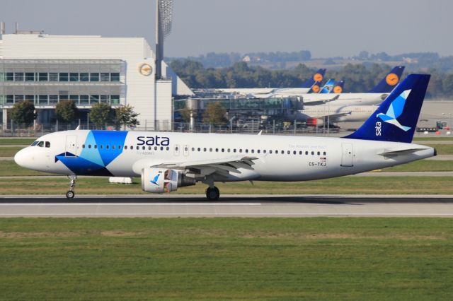 Airbus A320 (CS-TKJ)
