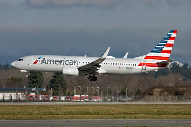 Boeing 737-800 (N817NN)