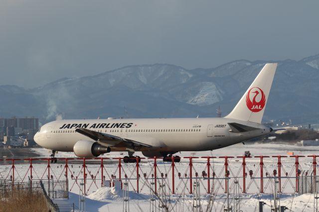 BOEING 767-300 (JA8987) - 17 January 2015:HKD-HND.