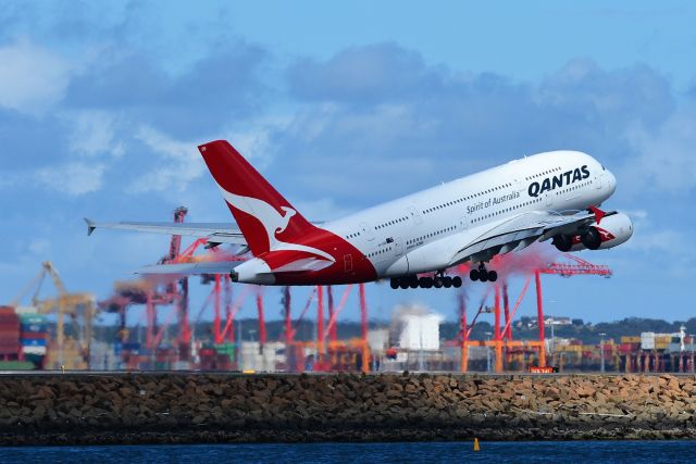 Airbus A380-800 (VH-OQB) - VH-OQB Qantas Airbus A380-842  19 Nov 2017