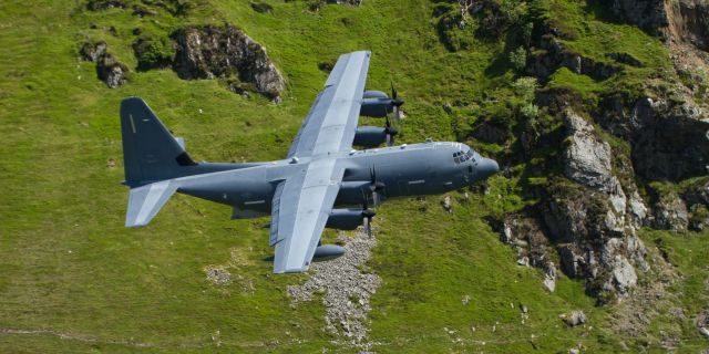 STRIX67 — - USAF Hercules  STRIX67 Low Level Through the Mach Loop (Cad West)