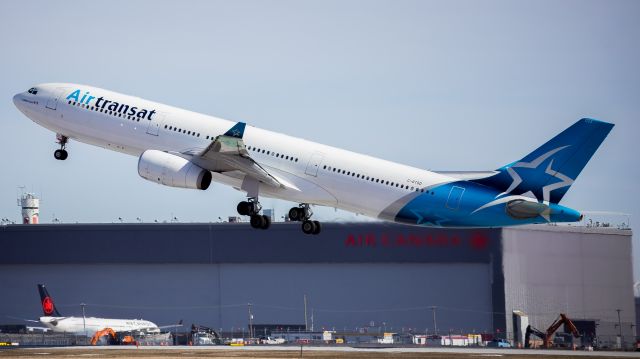 Airbus A330-300 (C-GTSD)