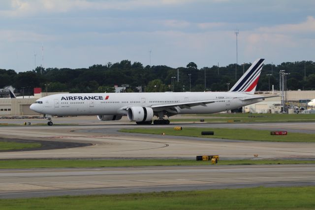 BOEING 777-300ER (F-GSQV)
