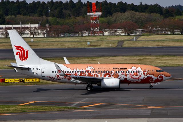 Boeing 737-700 (B-5214) - April 9, 2013