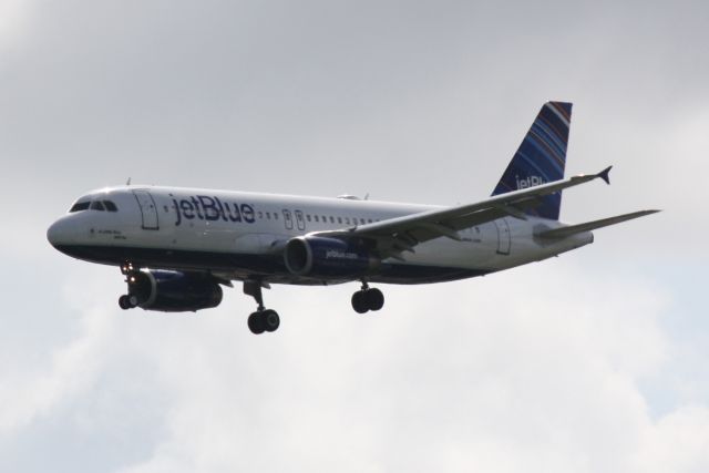 Airbus A320 (N639JB) - JetBlue Flight 341 "A Little Blue Will Do" (N639JB) on approach to Sarasota-Bradenton International Airport following a flight from John F Kennedy International Airport