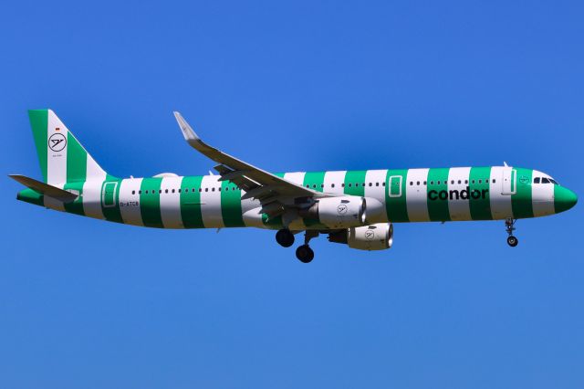 Airbus A321 (D-ATCB)