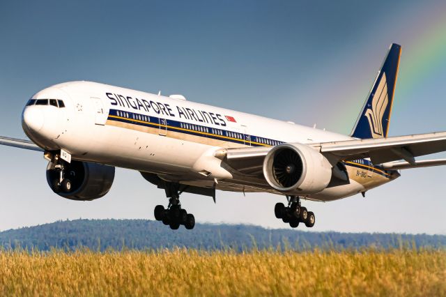 BOEING 777-300ER (9V-SWQ) - A Singapore 777 landing in Zurich.