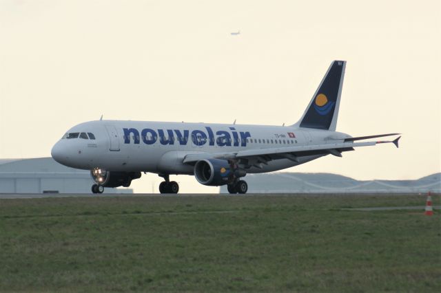 Airbus A320 (TS-INH)