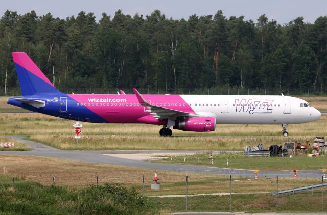 Airbus A321 (HA-LXB)