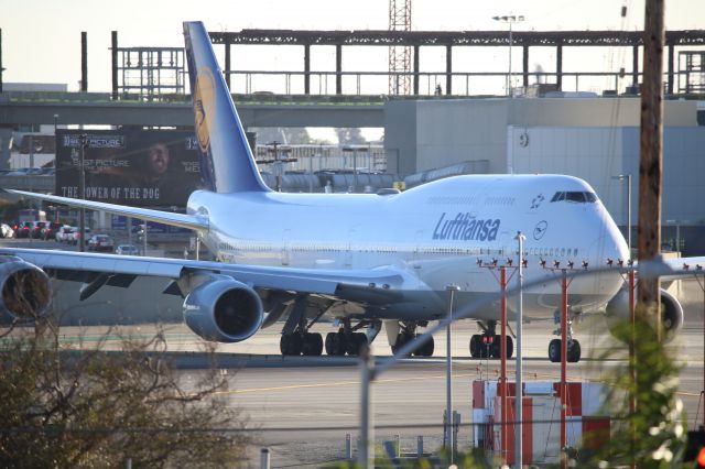 BOEING 747-8 (D-ABYS)