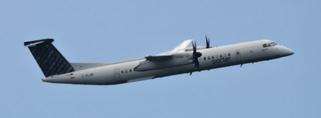 de Havilland Dash 8-400 (C-GLQB) - Minutes before landing, summer 2019.