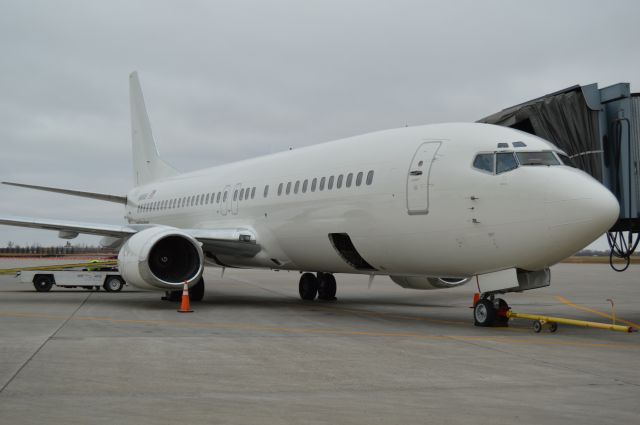 BOEING 737-400 (N148AS) - Indiana State football team 737 charter arrives at the gate at Hector international in Fargo, ND.