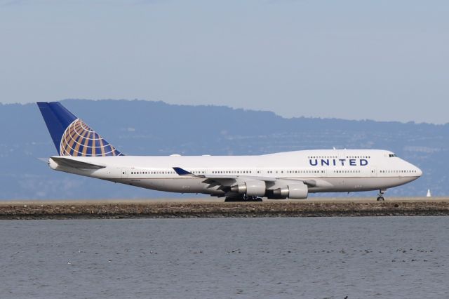 Boeing 747-400 (N174UA)