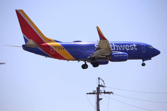 Boeing 737-700 (N235WN)